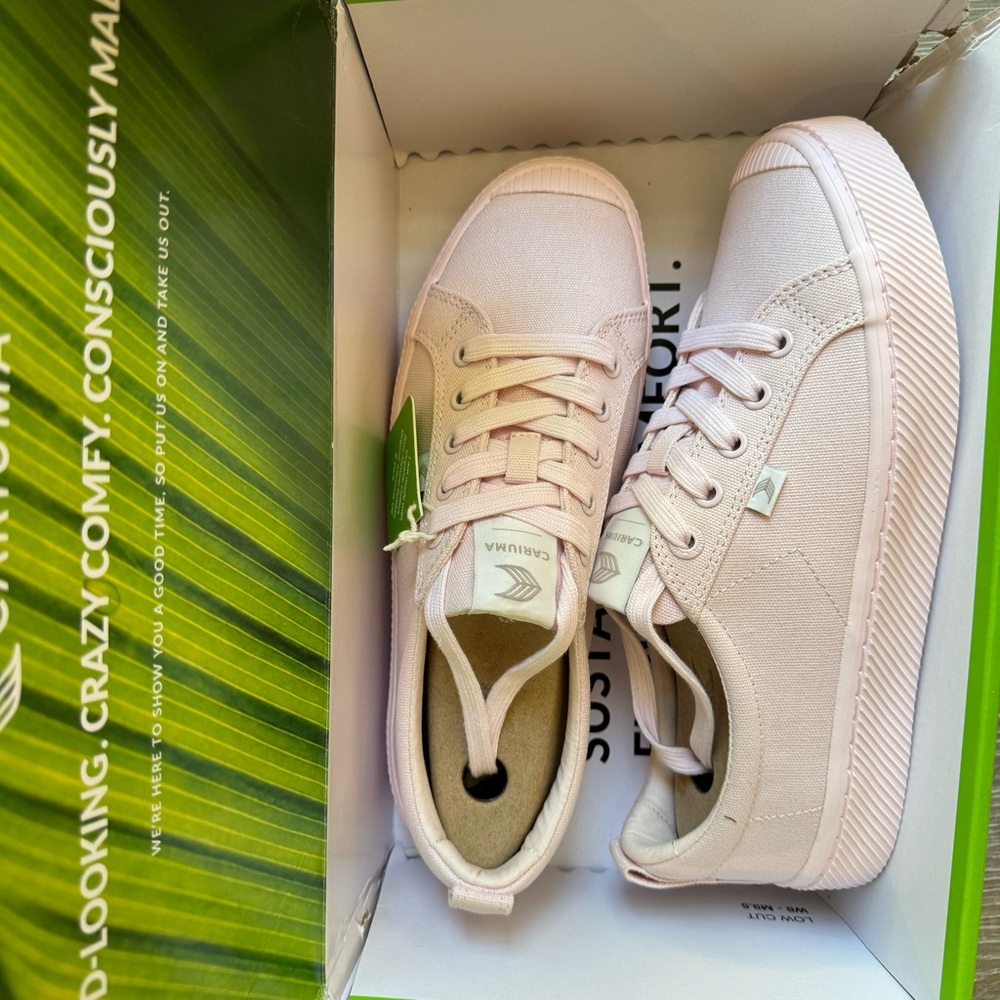 *new* Cariuma Light Pink Sneaker